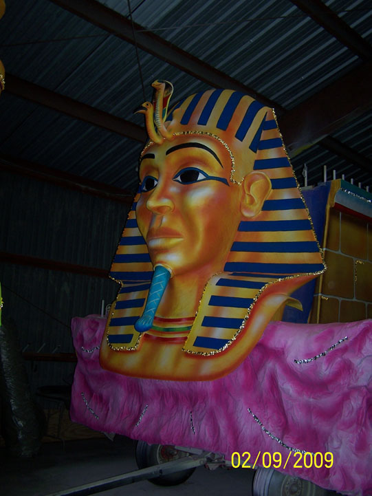 Luxor float front sculpture by Stve Mussell's Mirthco, Inc.